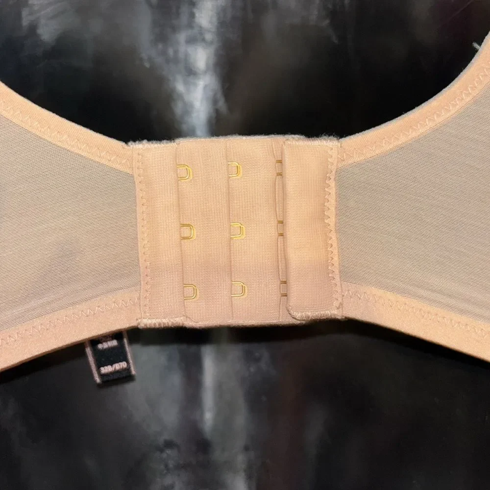 Victoria’s Secret Luxe nude unlined plunge bra. Size 32B.